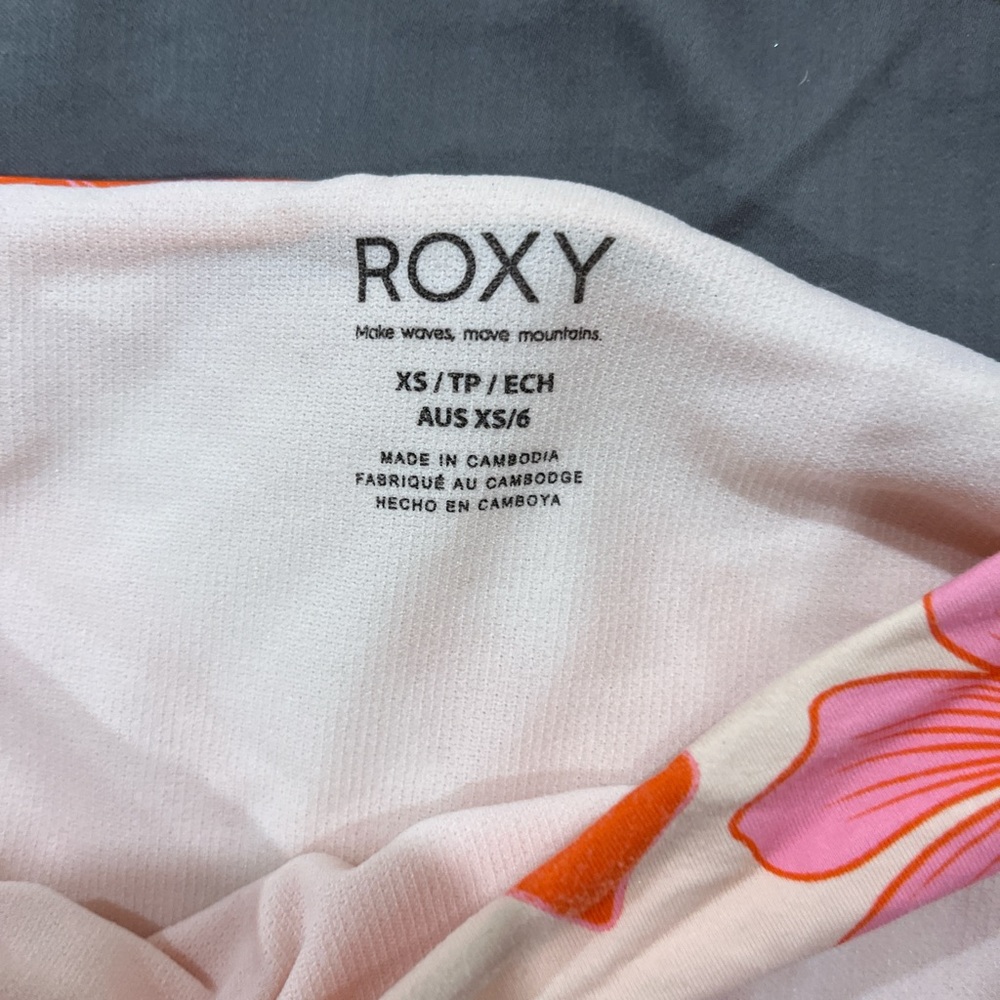 XS and Small Roxy set - Picture 7 of 7